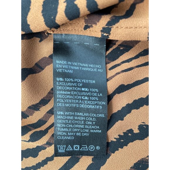 White House Black Market Tiger Print Sleeveless Blouse Women M Button Front Chic - Picture 7 of 8